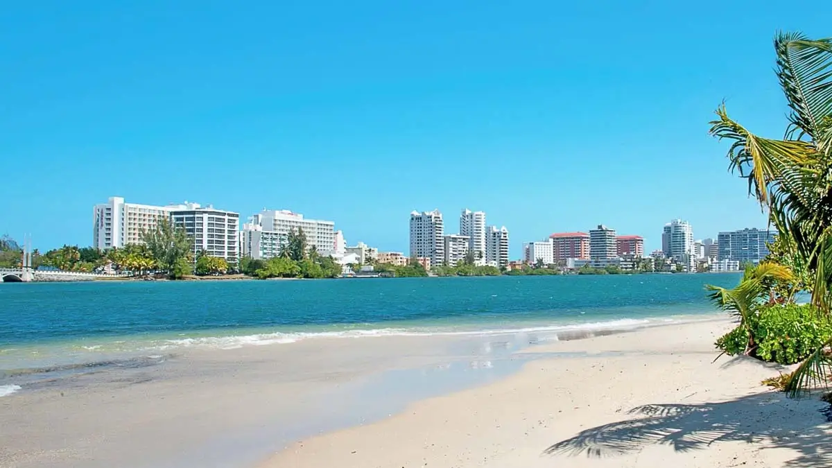 Vistas de Puerto Rico desde la playa